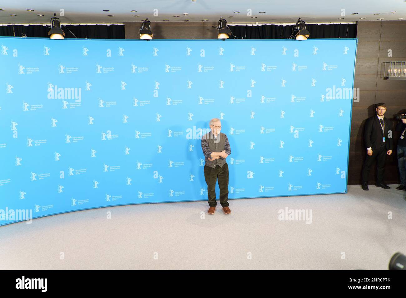 Steven Spielberg posieren für ein Foto beim Berlinale International Film Festival Berlin 73. im Grand Hyatt Hotel in Berlin am 21. Februar. Stockfoto