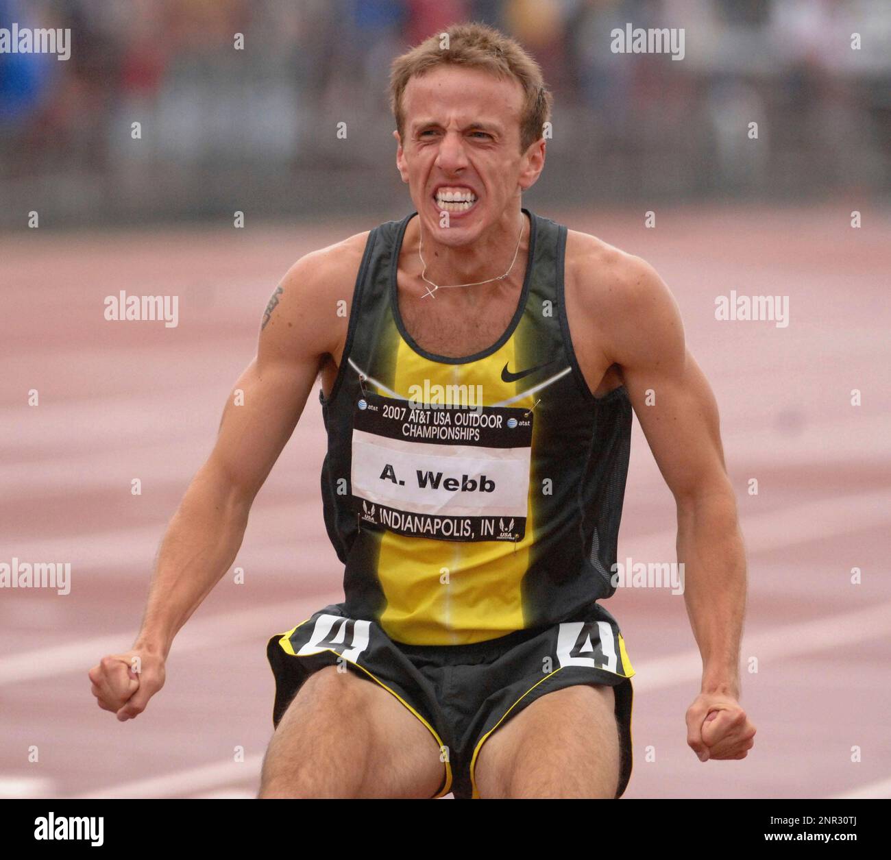Alan Webb celebrates after winning the 1,500 meters in a meet record 3:34.82 in the USA Track & Field Championships at Carroll Stadium in Indianapolis, Ind. on Sunday, June 24, 2007. (Kirby Lee via AP) Stockfoto