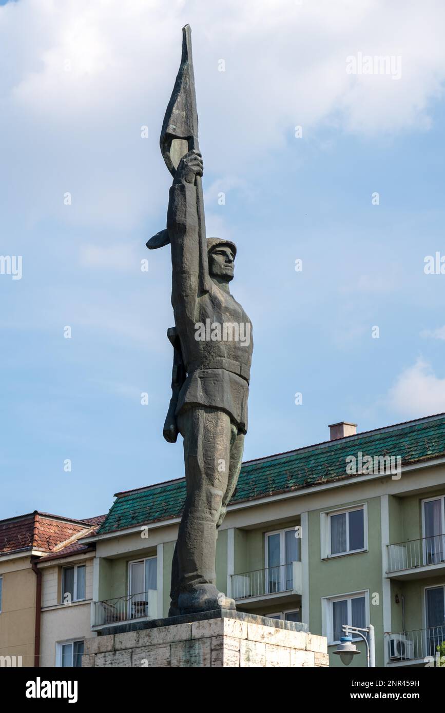 TARGU MURES, Siebenbürgen/Rumänien - 17. SEPTEMBER: Statue des Unbekannten rumänischer Soldat in Targu Mures Siebenbürgen Rumänien am 17. September 2018 Stockfoto