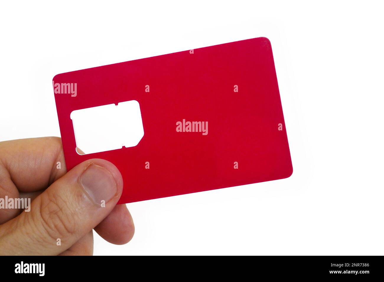 Nahaufnahme der Finger eines Mannes mit einem leeren roten Smart Card-Halter. Stockfoto