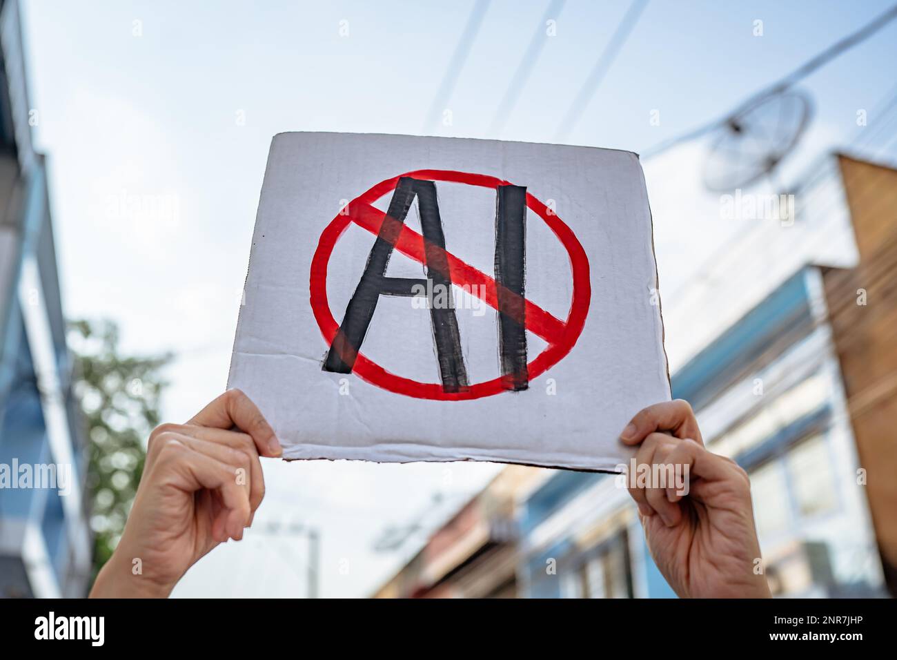 Demonstranten mit Schild „Keine KI“ Stockfoto