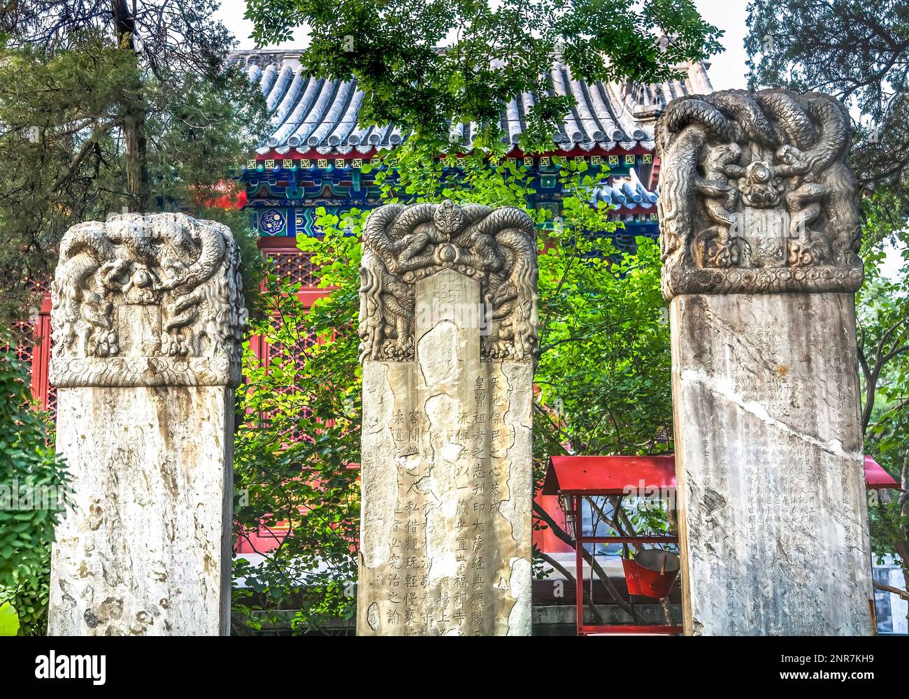 Chinesische Grabmarkierungen Niu Jie Moschee Peking China für die Hui-Minderheit die berühmteste Moslem-Moschee in Peking brach Grabstein von kultureller Rev Stockfoto