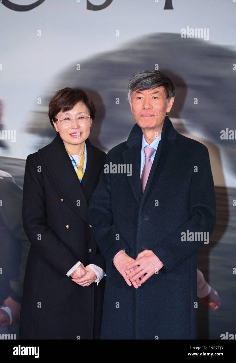 Lee Il Yul, Direktor des koreanischen Kulturzentrums in Paris während der Premiere des Gastgebers unter der Leitung von Bong Joon Ho am Grand Rex in Paris am 26. Februar 2023. Foto: Tomas Stevens/Abaca Press Stockfoto