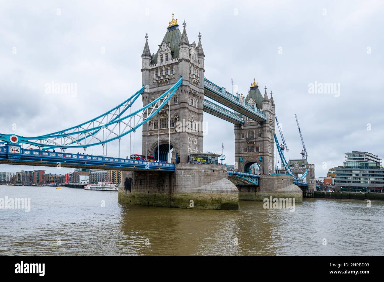 Wunderschöne Aussicht auf die Tower Bridge mit der themse in London, England, Großbritannien Stockfoto