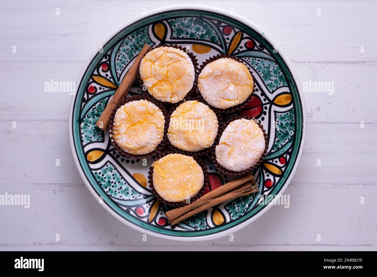 Santa Teresa Eigelb ist ein traditionelles spanisches Dessert und besteht aus Zucker und Eigelb. Stockfoto