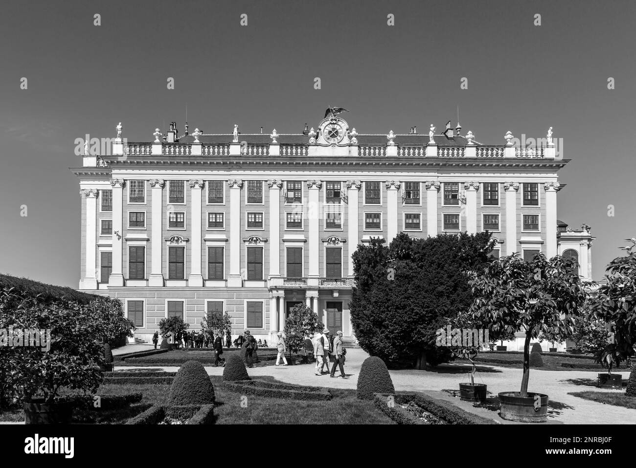 Wien, Österreich - 24. April 2015: Besuch des Prinzgartens im Königspalast in Wien. Die ehemalige kaiserliche Sommerresidenz gehört zum UNESCO-Weltkulturerbe Stockfoto