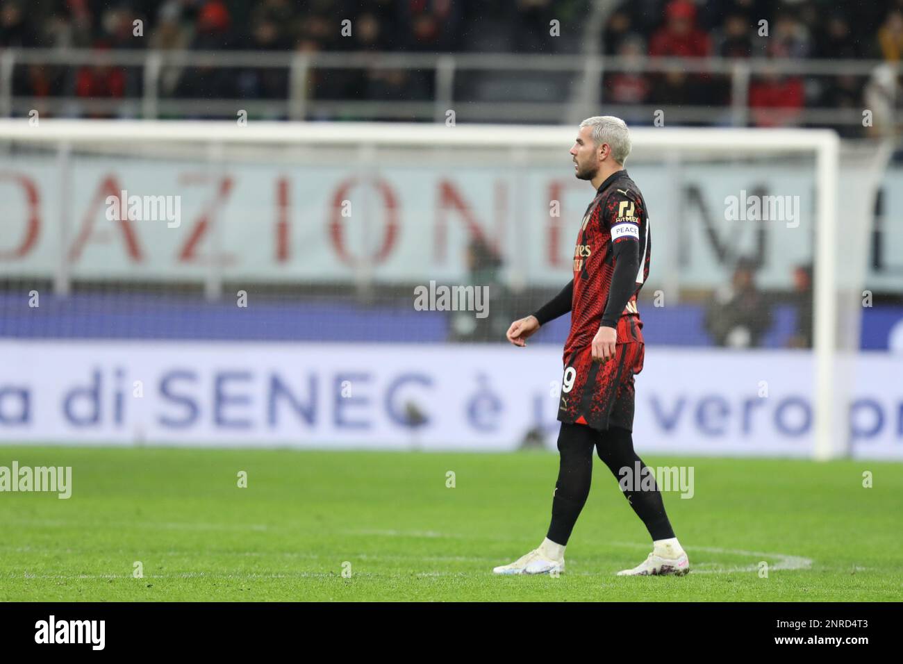 Mailand, Italien. 26. Februar 2023. Theo Hernandez #19 in der Serie Ein Spiel zwischen AC Milan und Atalanta Bergamo im Stadio Giuseppe Meazza am 26. 2023. Februar in Mailand, Italien Kredit: Mickael Chavet/Alamy Live News Stockfoto