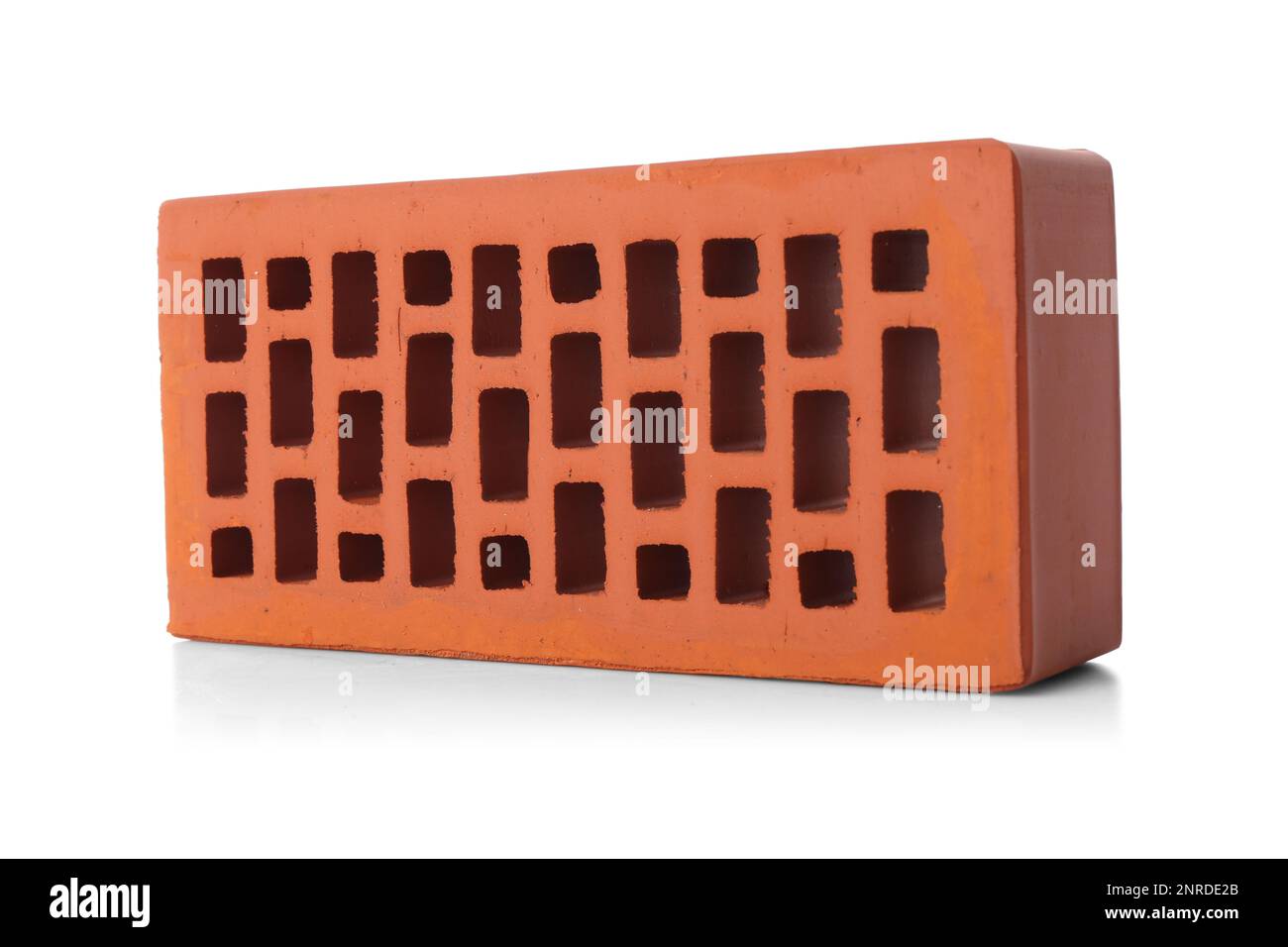 Ein roter Ziegel isoliert auf weiß. Baumaterial Stockfoto