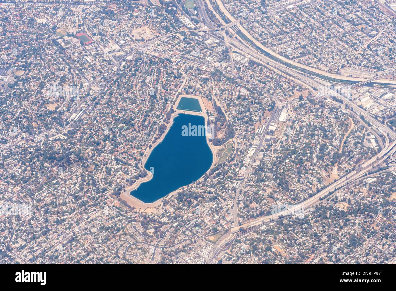 Luftaufnahme des Silver Lake Reservoir und der Umgebung Stockfoto