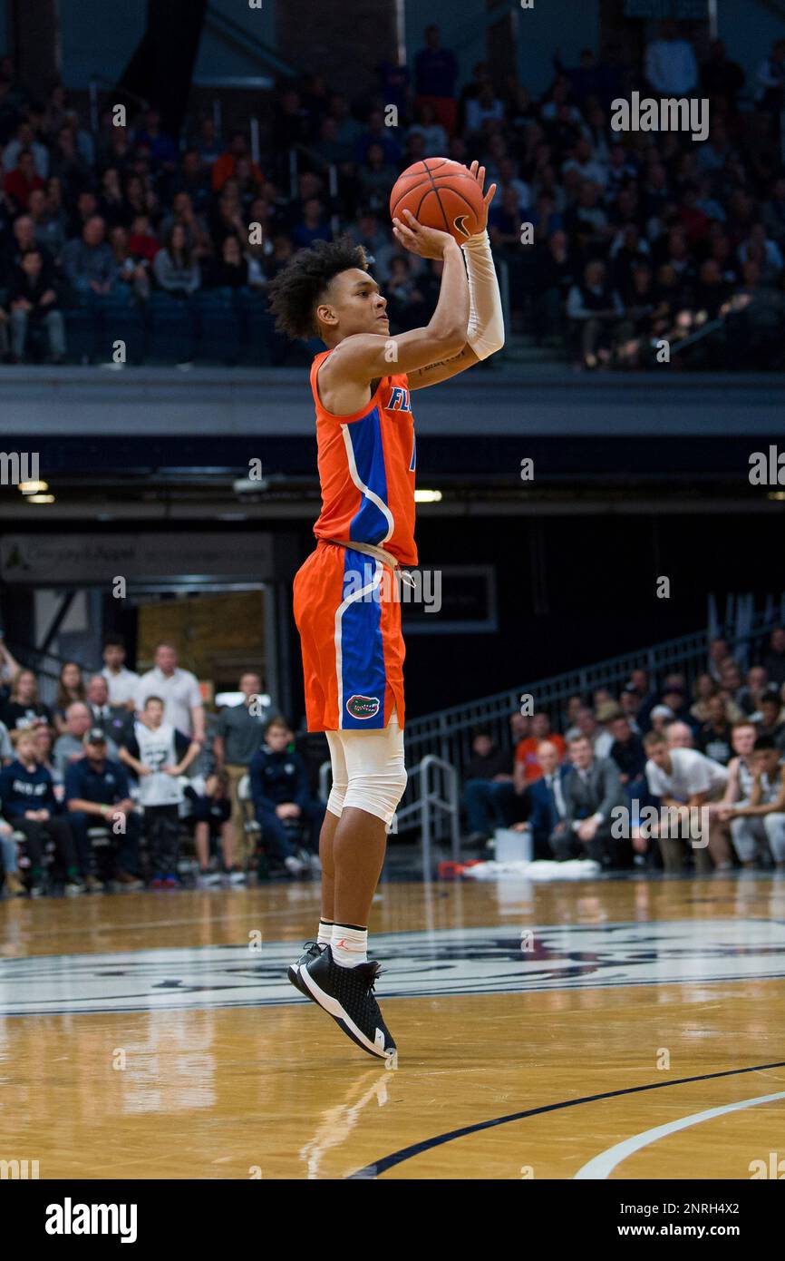 INDIANAPOLIS, IN - DECEMBER 07: Florida Gators guard Tre Mann (1) shoots a three pointer during the men's college basketball game between the Florida Gators and Butler Bulldogs on December 7, 2019, at Hinkle Fieldhouse in Indianapolis, IN. (Photo by Zach Bolinger/Icon Sportswire) (Icon Sportswire via AP Images) Stockfoto