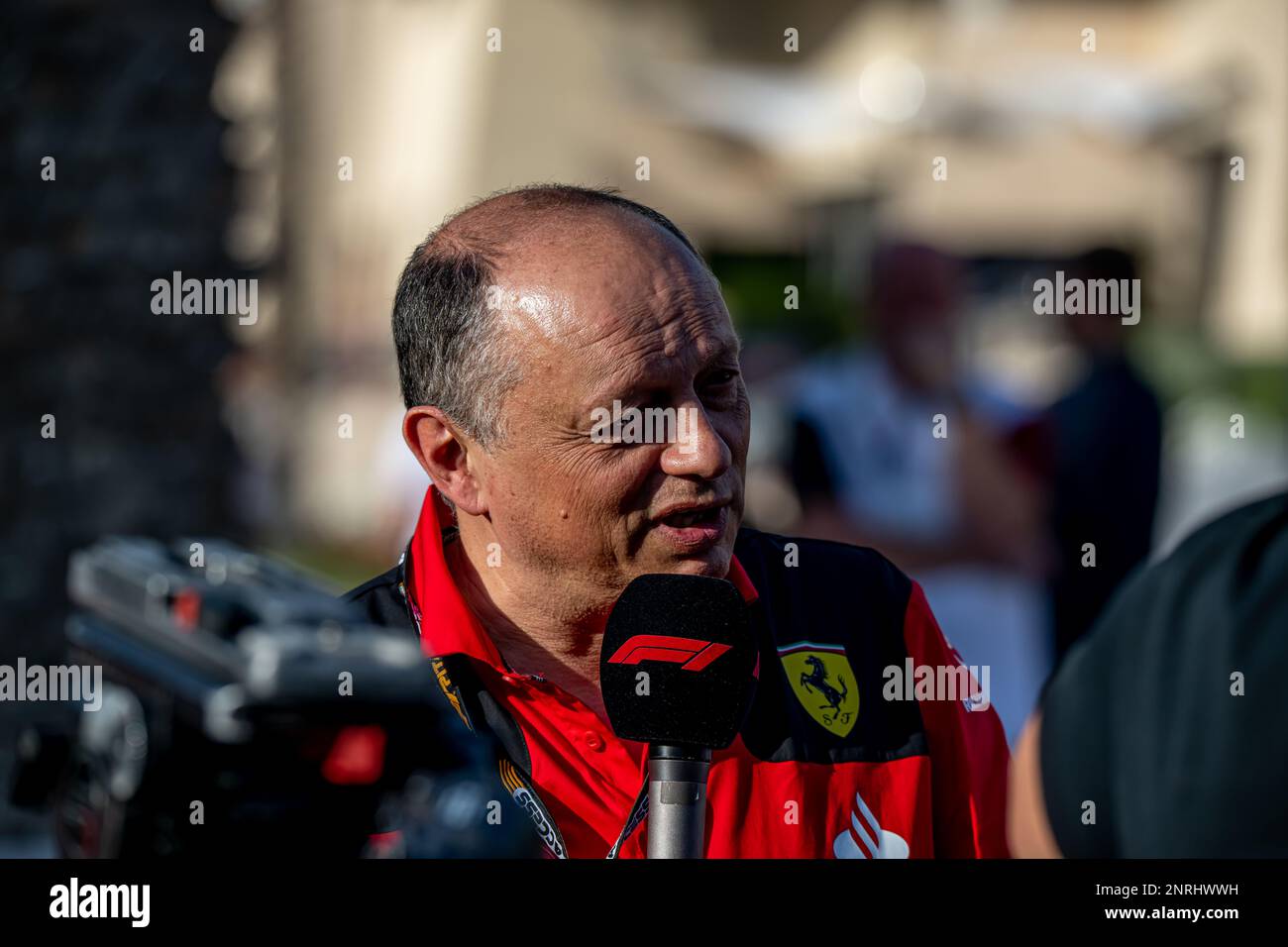 BAHRAIN INTERNATIONAL CIRCUIT, BAHRAIN - FEBRUAR 25: Frederic Vasseur, während der Bahrain-Tests auf dem Bahrain International Circuit am 25. Februar 2023 in Sakhir, Bahrain. (Foto: Michael Potts/BSR Agency) Stockfoto