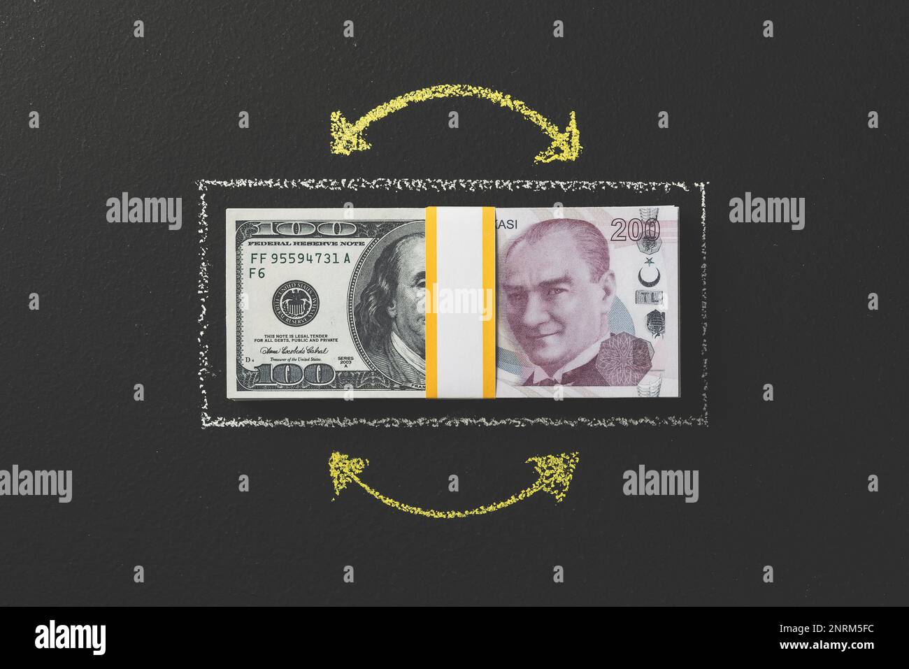 Internationale Börsenwährung, Dollar in türkische Lira. Währungsumrechnung, Wechselkurse, Devisenmarkt. Stockfoto