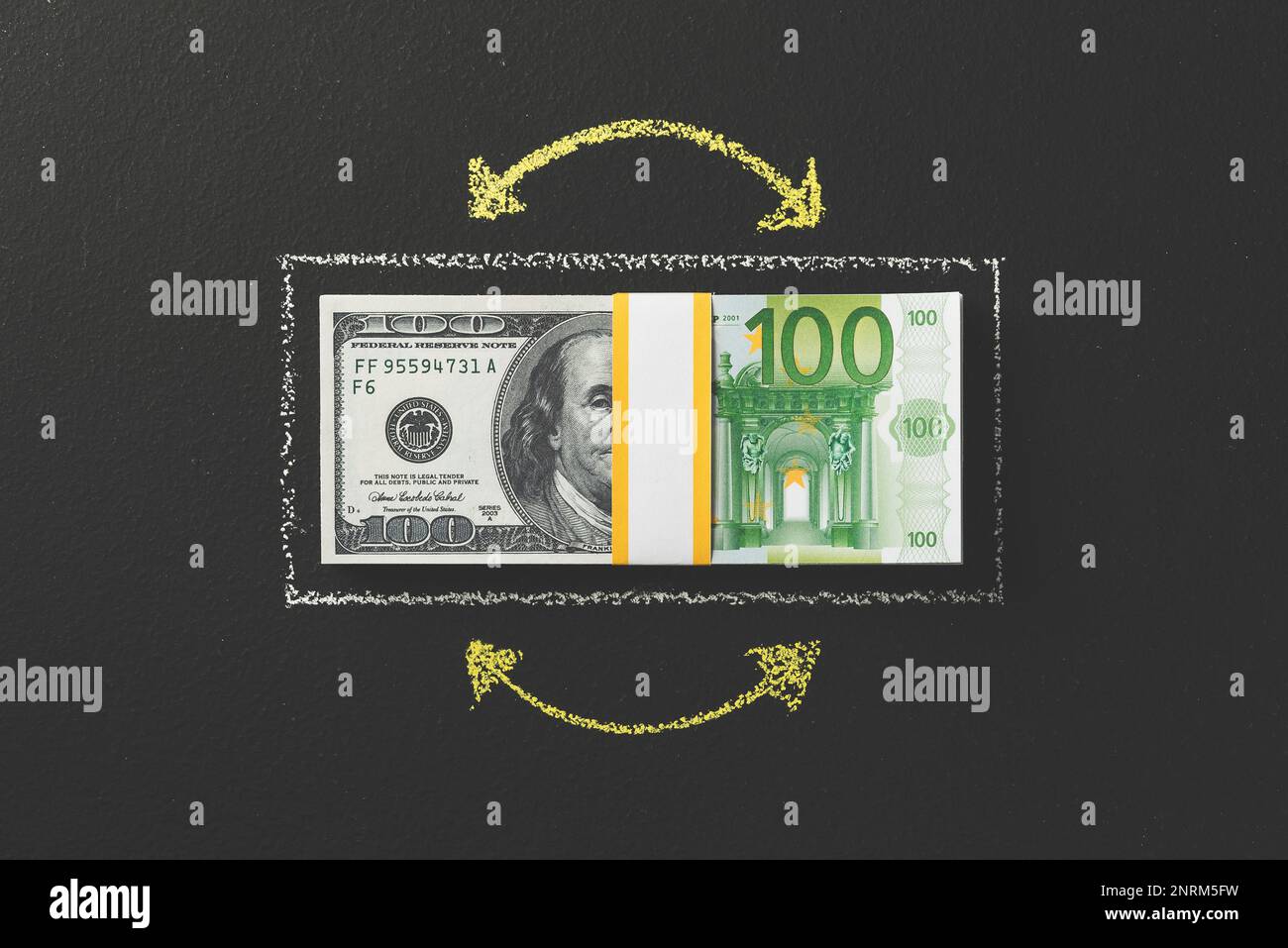 Internationale Börsenwährung, Dollar in Euro. Währungsumrechnung, Wechselkurse, Devisenmarkt. Stockfoto