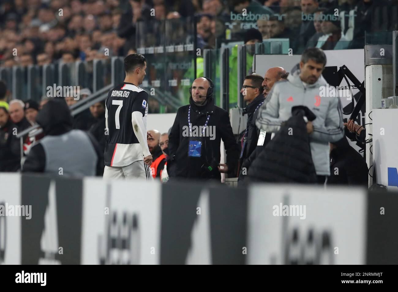 November 10, 2019, Turin, United Kingdom: Cristiano Ronaldo of Juventus heads straight for the dressing room after being substituted for Paulo Dybala during the Serie A match at Allianz Stadium, Turin. Picture date: 10th November 2019. Picture credit should read: Jonathan Moscrop/Sportimage(Credit Image: © Jonathan Moscrop/CSM via ZUMA Wire) (Cal Sport Media via AP Images) Stockfoto