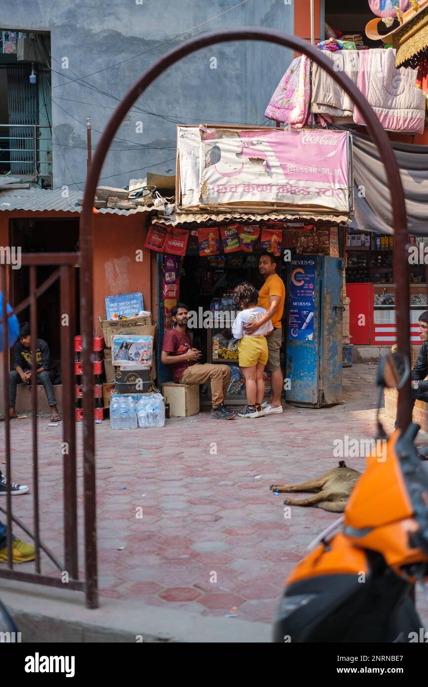 Kathmandu, Nepal, 04 23 2022: Auf dem Basar rumhängen Stockfoto