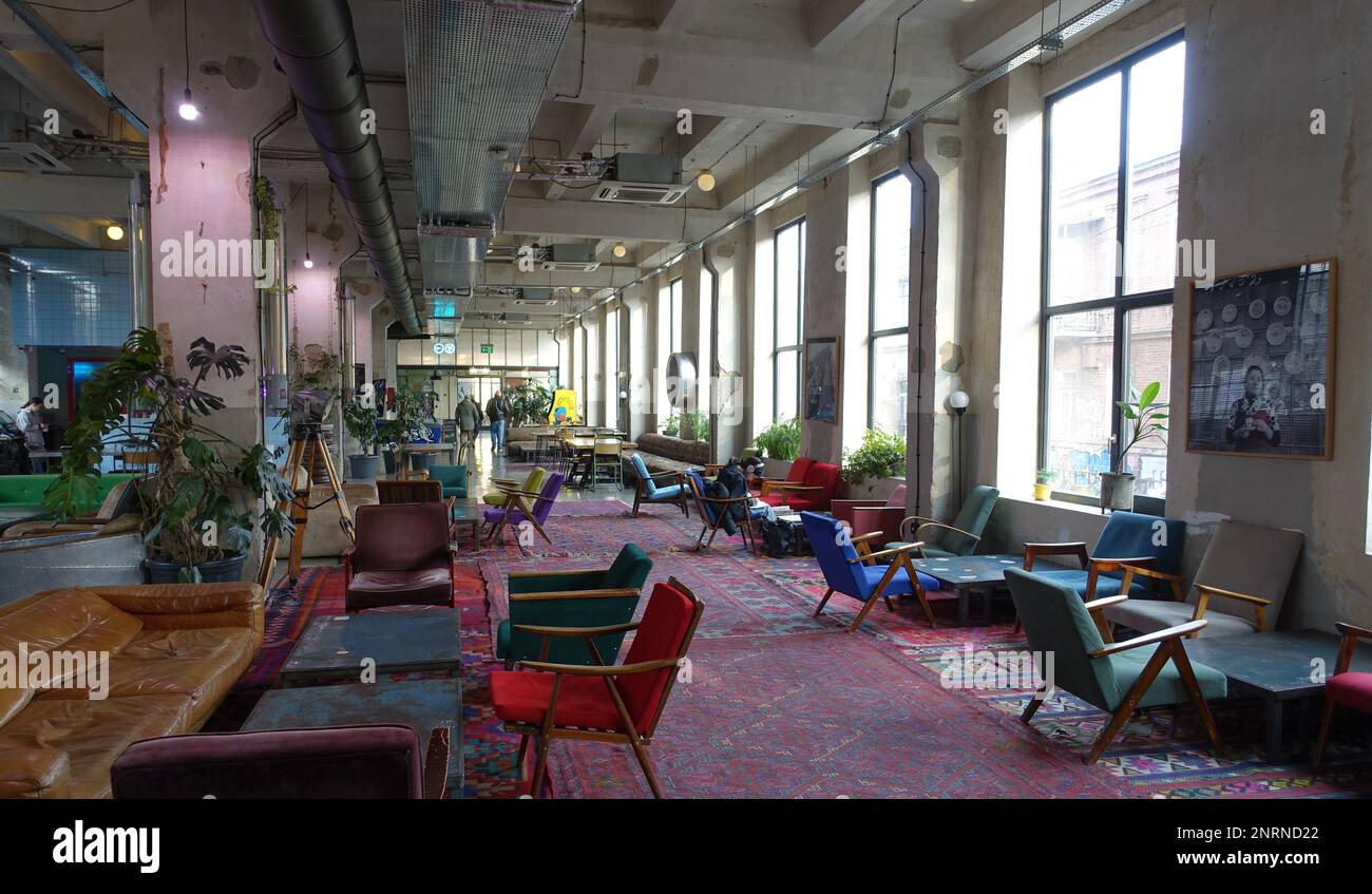 Lobby des Fabrika, einer ehemaligen Fabrik, die in ein Hotel in Tiflis (Georgia) umgewandelt wurde Stockfoto