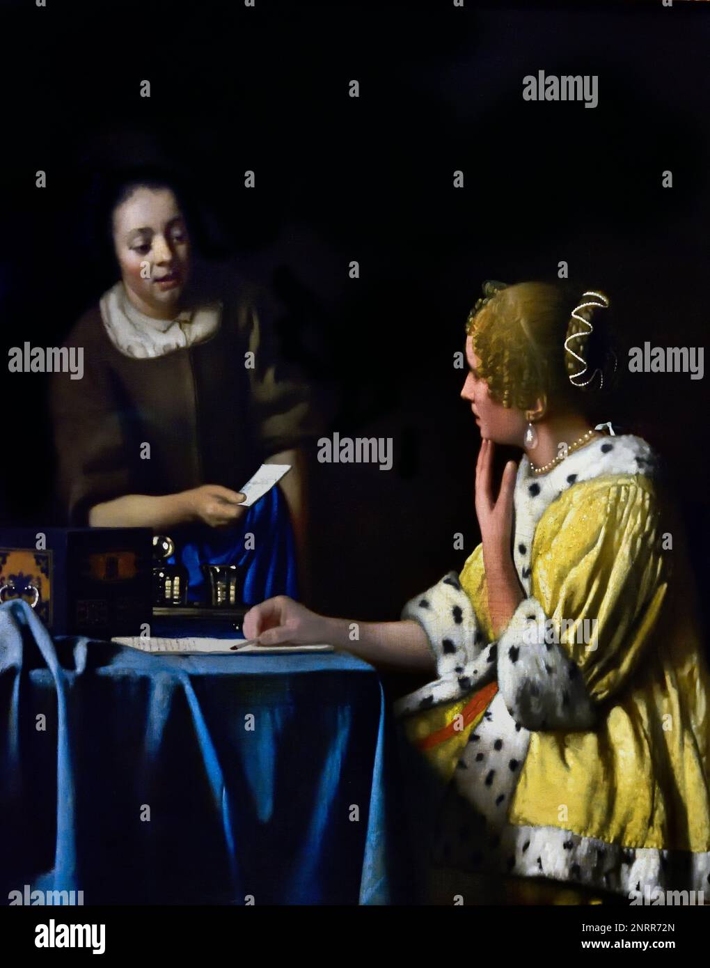 Mistress and Maid 1664-1667 von Johannes Vermeer oder Jan Vermeer 1632 - 1675, Delft, Niederlande, Niederländisch, Holland, (Holländischer Maler im Goldenen Zeitalter, einer der größten Maler des 17. Jahrhunderts. Bevorzugte zeitlose, gedämpfte Momente, bleibt rätselhaft, unnachahmliches Farbschema und verwirrender Lichtinhalt) Stockfoto