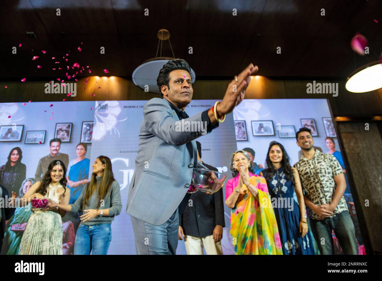 Manoj Bajpayee indianischer Schauspieler, der während einer Pressekonferenz seines bevorstehenden Familienfilms Movie GULMOHAR im Le Meridien Hotel in Neu-Delhi gesehen wurde. Stockfoto