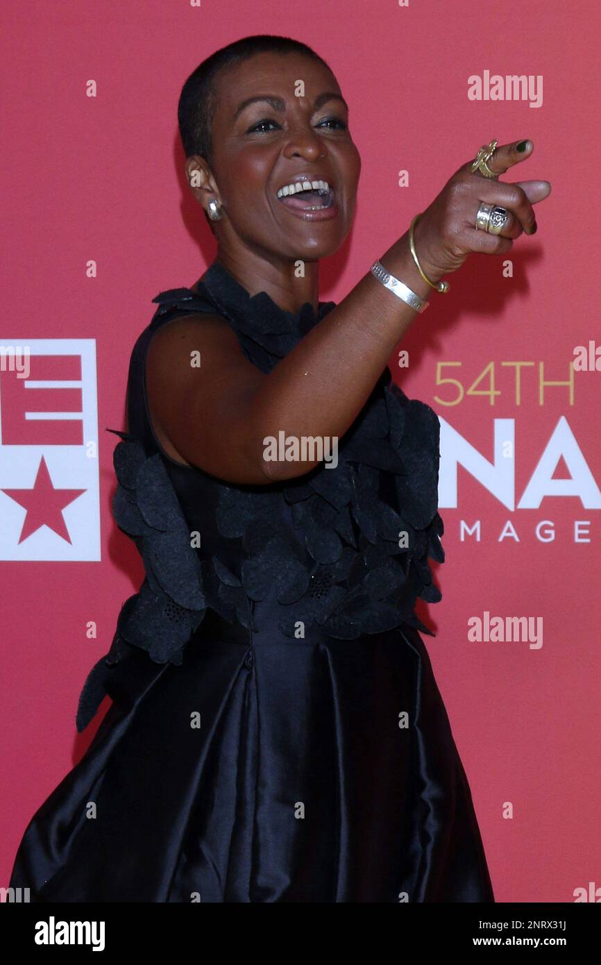 Adjoa Andoh bei der Ankunft der NAACP Image Awards 54. Teil 2, Pasadena Civic Auditorium