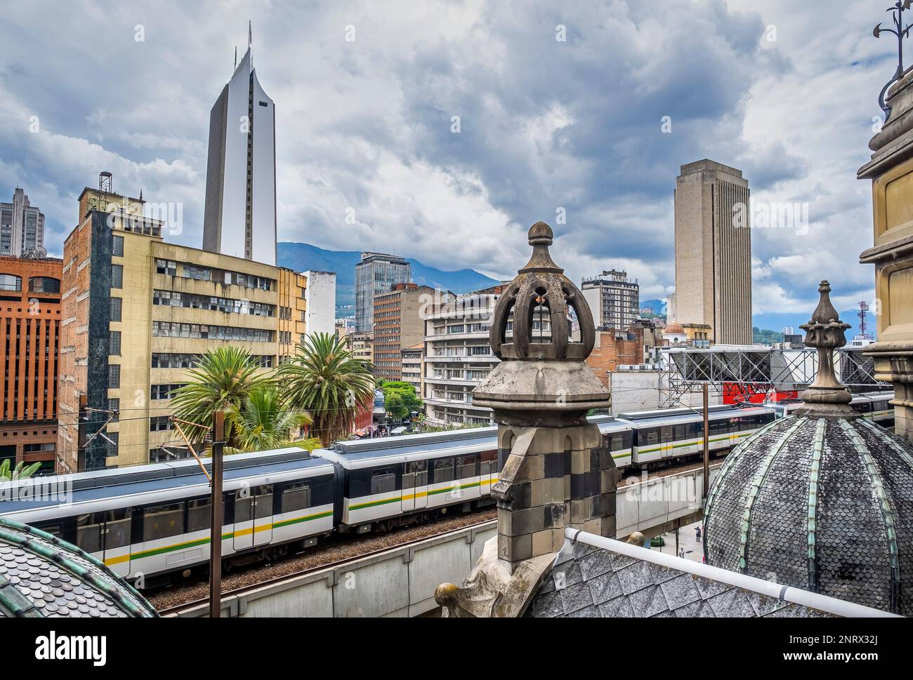 U-Bahn-, U-Bahn, eine Linie zwischen Prado Bahnhof und Krankenhaus Bahnhof, Stadtzentrum, Skyline, Medellín, Kolumbien Stockfoto