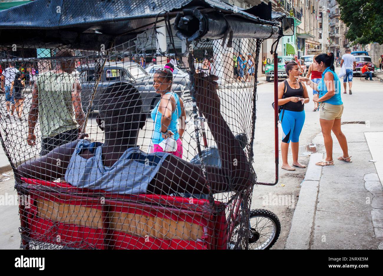 Straßenszene in Avenida Italia oder Galiano, Centro Habana Bezirk, La Habana, Kuba Stockfoto