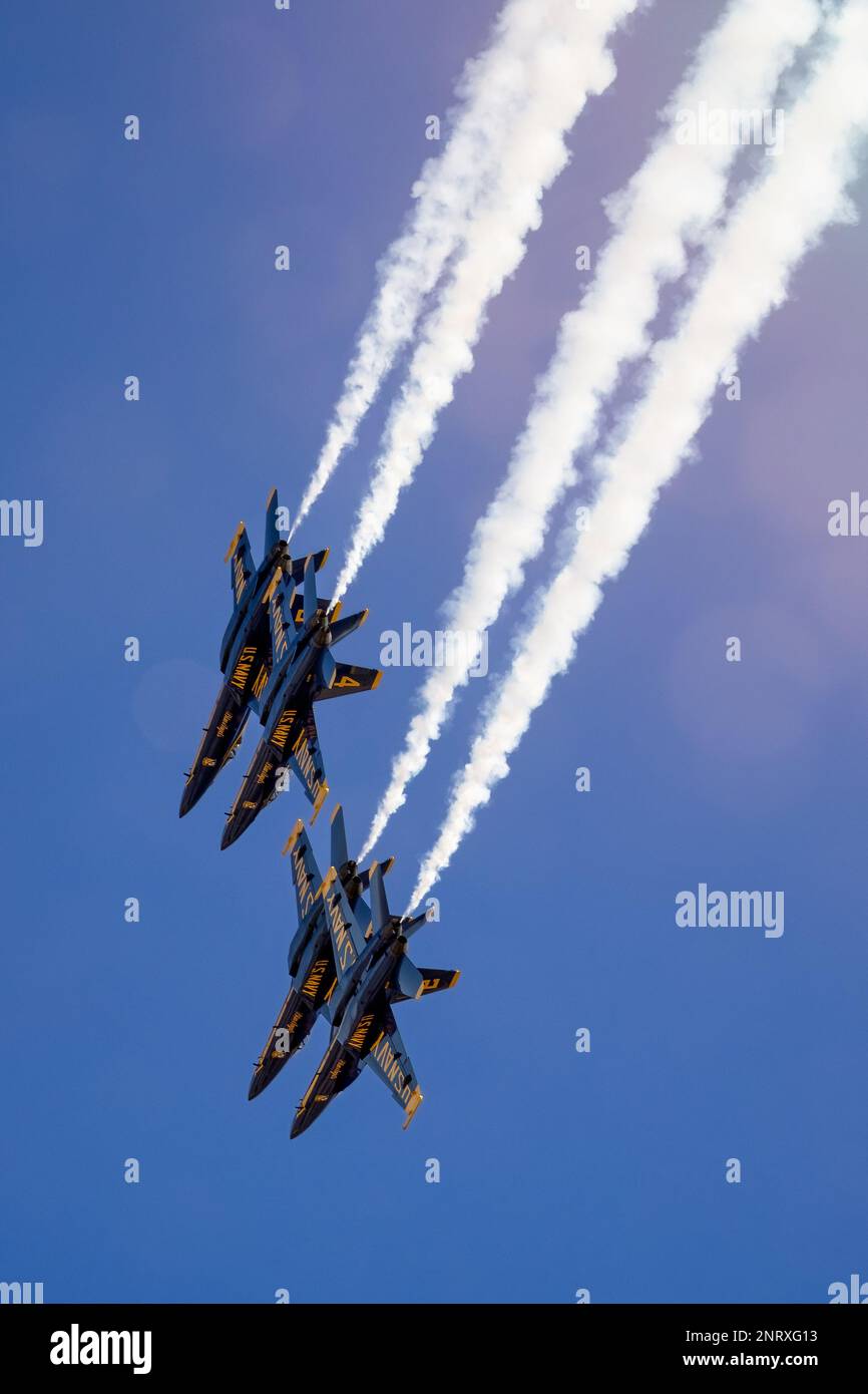 Die US Navy Blue Angels treten auf der Miramar Airshow 2022 in San Diego, Kalifornien, auf. Stockfoto