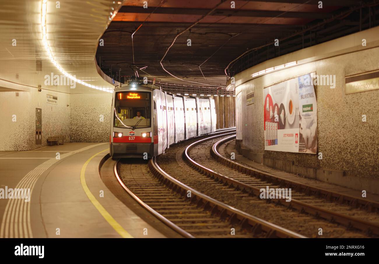 Wien, Osterreich 7. August 2022 Öffentliche Verkehrsmittel in der