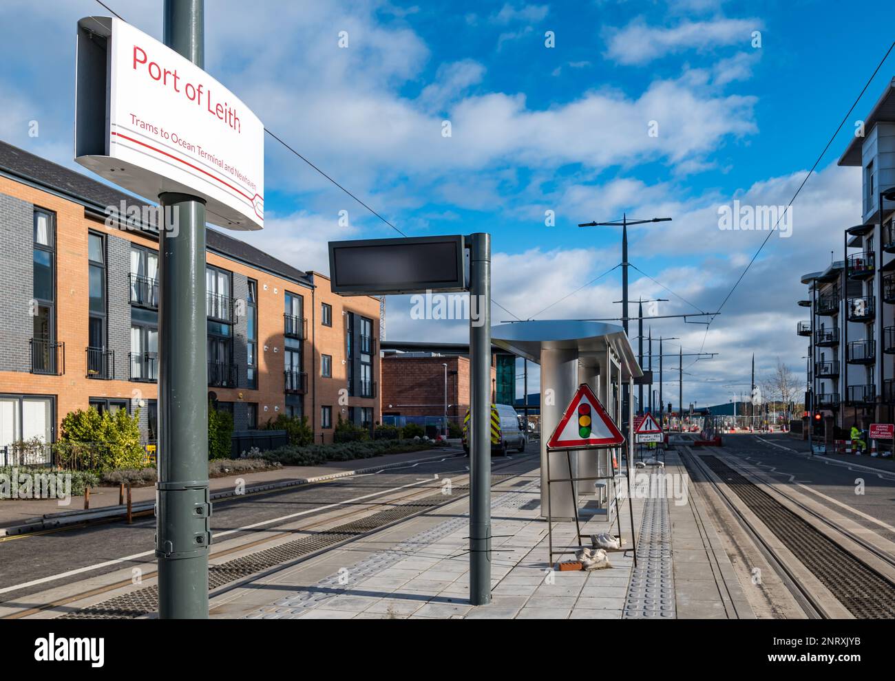 Fast fertiggestellte Erweiterung der Straßenbahnlinie Port of Leith Straßenbahnhaltestelle am Ocean Drive, Leith, Edinburgh, Schottland, Großbritannien Stockfoto