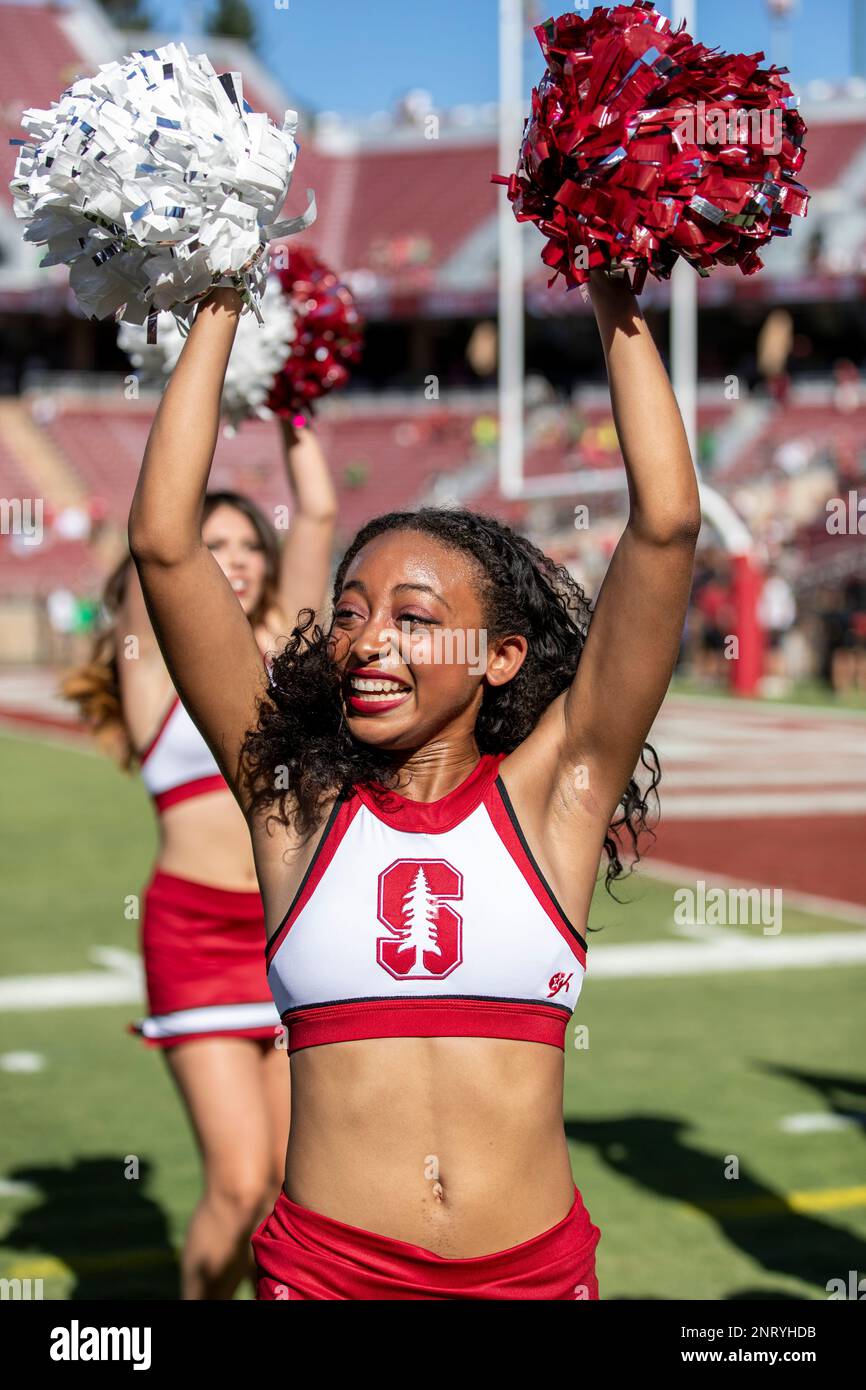 PALO ALTO, CA - SEPTEMBER 21: Stanford Cardinal cheerleaders get the crowd ready before the college football game between the Oregon Ducks and Stanford Cardinal on September 21, 2019 at Stanford Stadium in Palo Alto, CA. (Photo by Bob Kupbens/Icon Sportswire) (Icon Sportswire via AP Images) Stockfoto