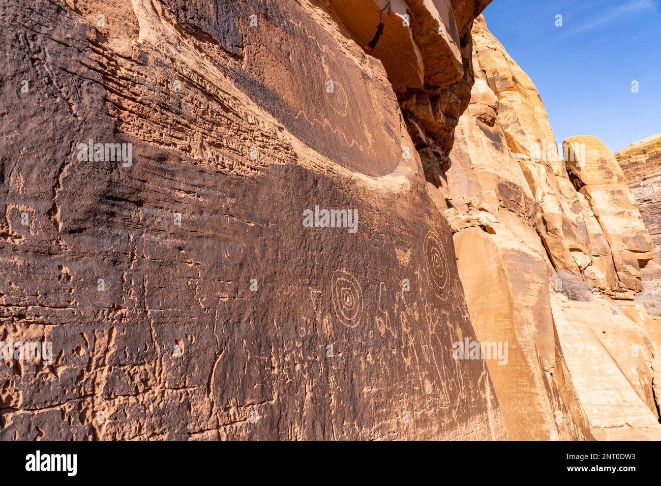 Eine prähispanische Felszeichnungen-Felskunst-Panik der Fremont-Kultur von Jug Handle Arch bei Moab, Utah. Stockfoto