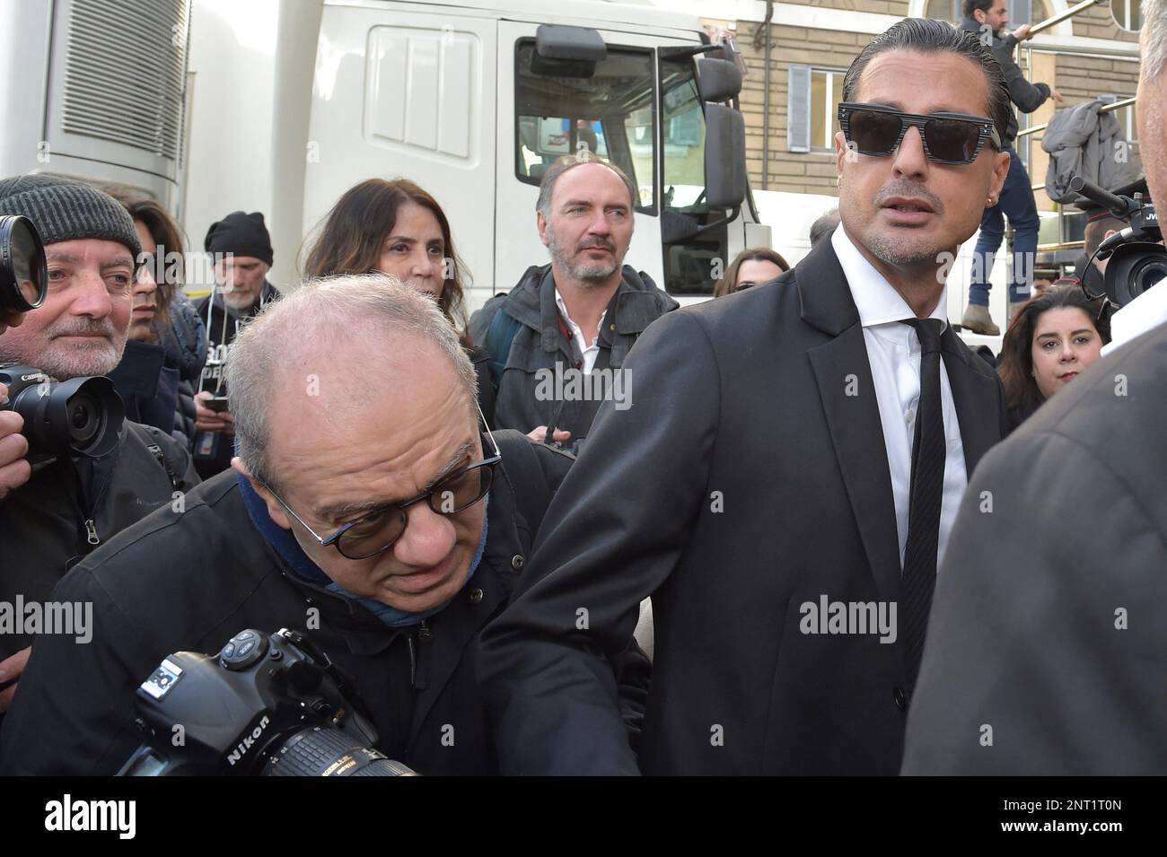 Rom, Italien. 27. Februar 2023. Fabrizio Corona. Rom, Beerdigung von Maurizio Costanzo. 27. Februar 2023 Guthaben: dpa/Alamy Live News Stockfoto