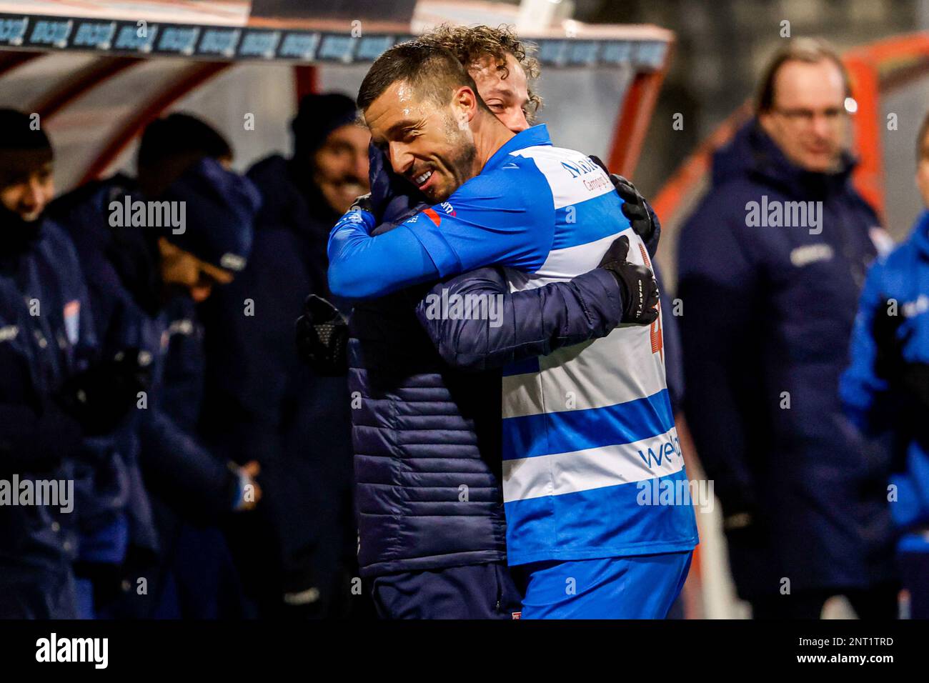 MAASTRICHT, NIEDERLANDE - FEBRUAR 27: Haris Medunjanin von PEC Zwolle feiert sein erstes Tor während des Keuken Kampioen Divisie-Spiels zwischen MVV Maastricht und PEC Zwolle im Stadion de Geusselt am 27. Februar 2023 in Maastricht, Niederlande (Foto: Broer van den Boom/Orange Pictures) Stockfoto