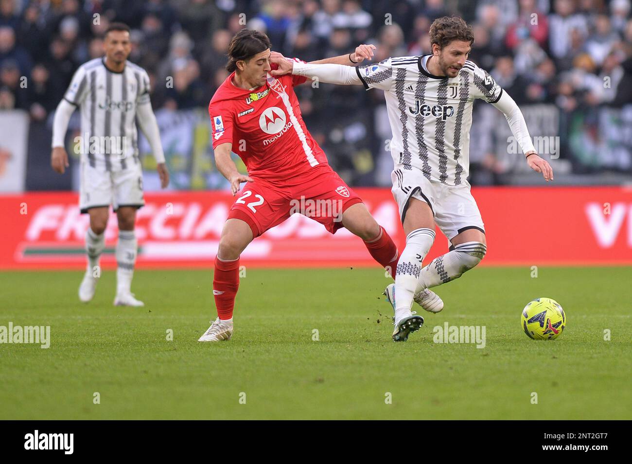 Filippo Ranocchia (Associazione Calcio Monza), Manuel Locatelli (Juventus) während des Fußballspiels der Serie A zwischen Juventus und Monza auf der Allianz Sta Stockfoto