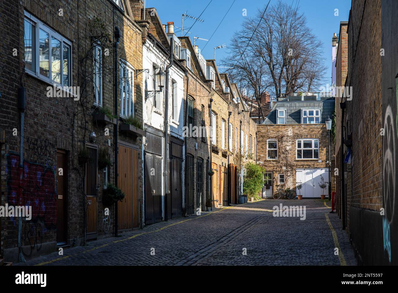 Dunworth Mews, kopfsteingepflasterte Sackgasse an der Portobello Road, in Notting Hill District in London, England Stockfoto