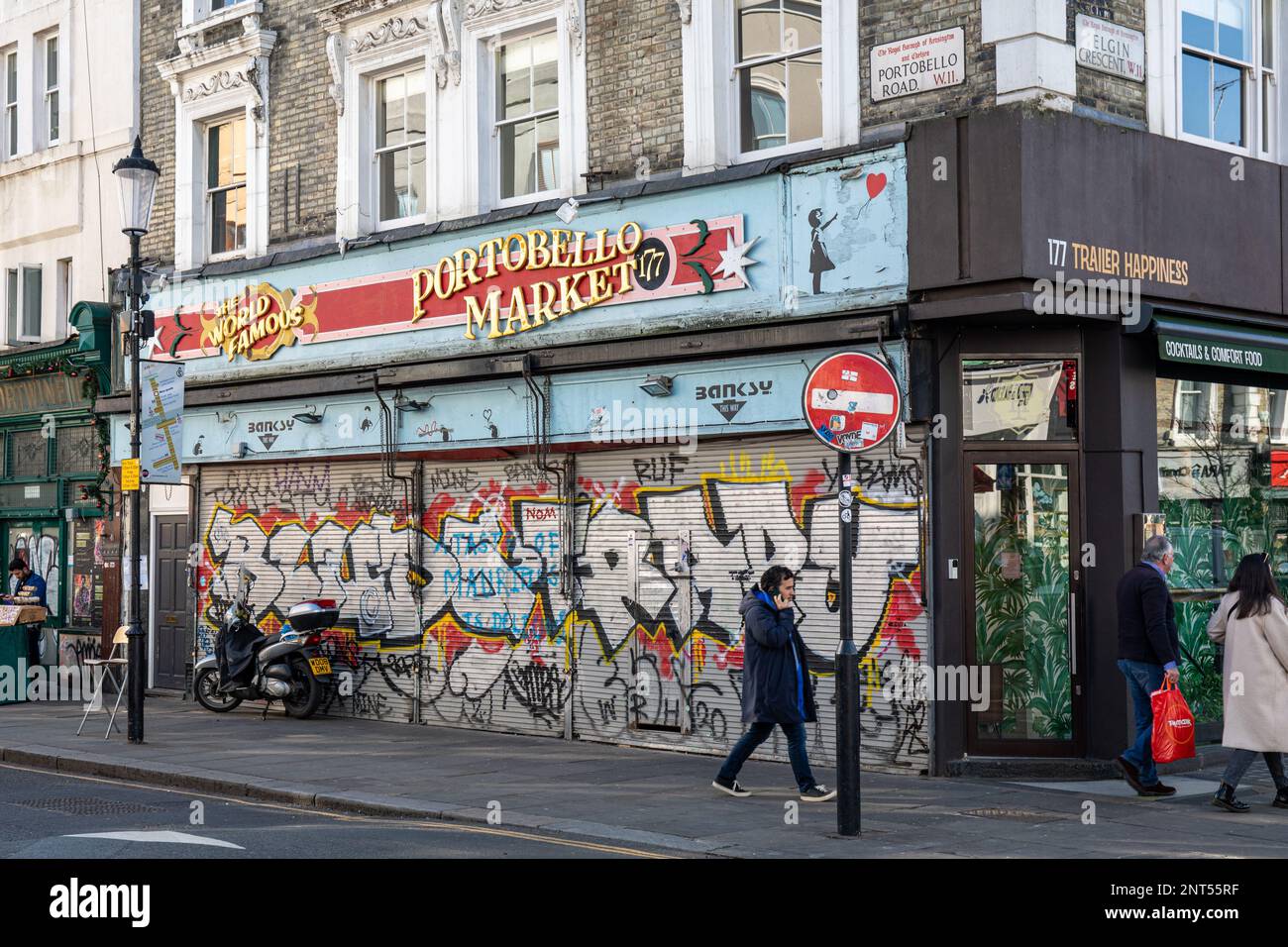 Der weltberühmte Portobello Market 177 auf der Portobello Road im Londoner Stadtteil Notting Hill, England Stockfoto