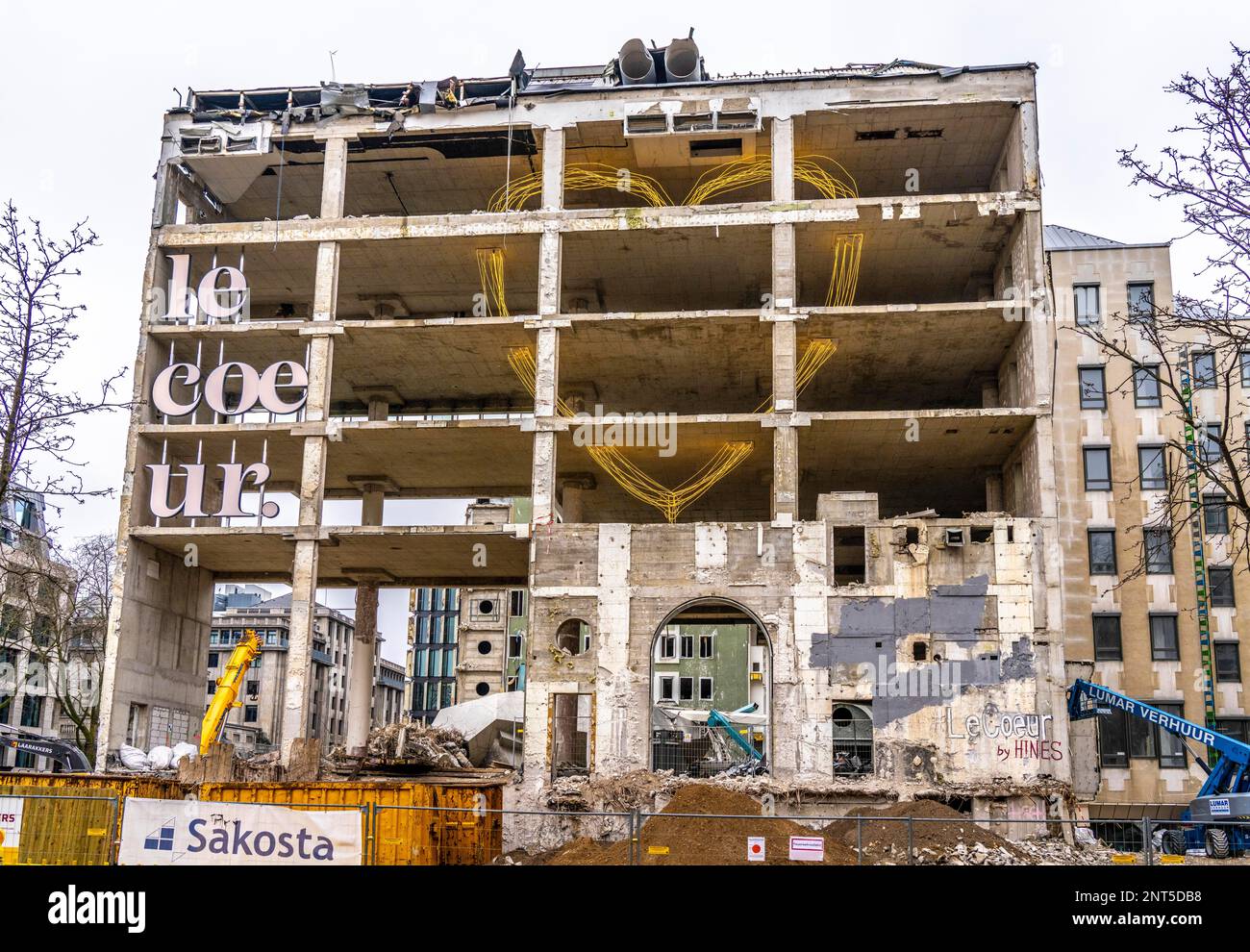 Abriss der Ruinen des ehemaligen Commerzbank-Gebäudes in der Königsallee, Kö, in Düsseldorf, wo die Lichtinstallation Le Coeur, das Herz, stattfinden wird Stockfoto