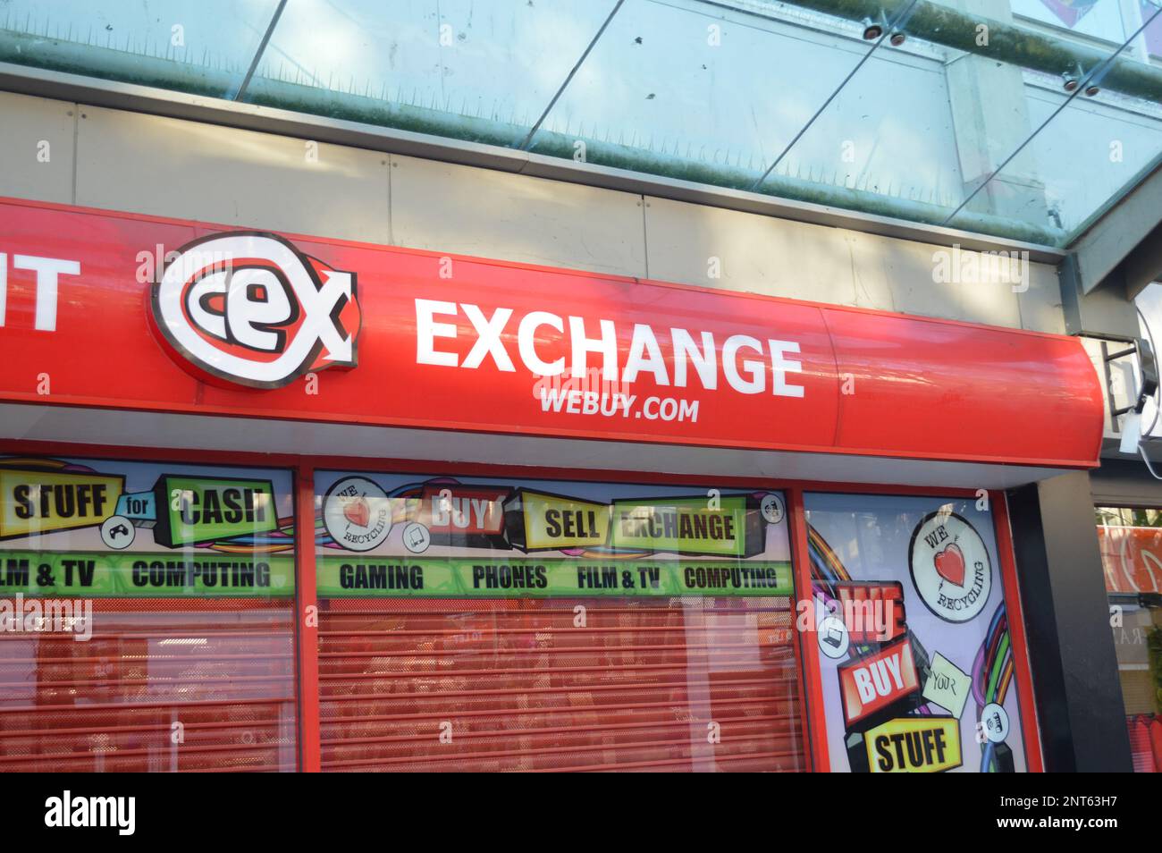 25. Februar 2023, Swansea, Wales, Vereinigtes Königreich. CEX Store in der Oxford Street. Stockfoto