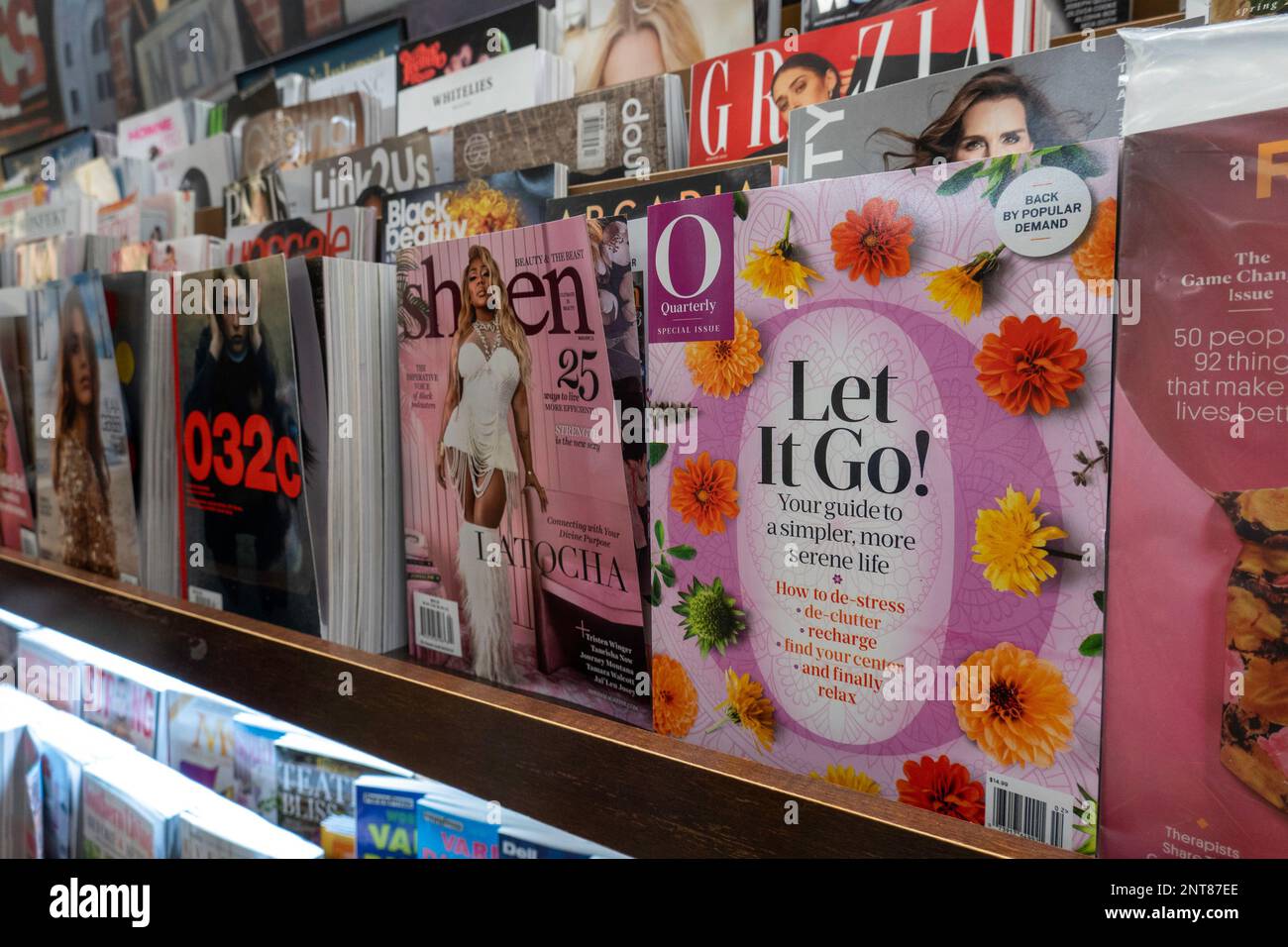 Barnes & Noble Booksellers auf der Fifth Avenue hat eine große Auswahl an Büchern und Zeitschriften, New York City, USA 2023 Stockfoto