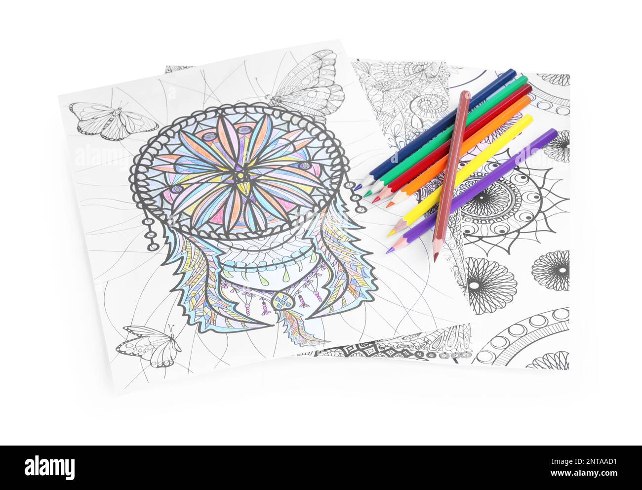 Anti-Stress-Farbseiten und Bleistifte auf weißem Hintergrund Stockfoto