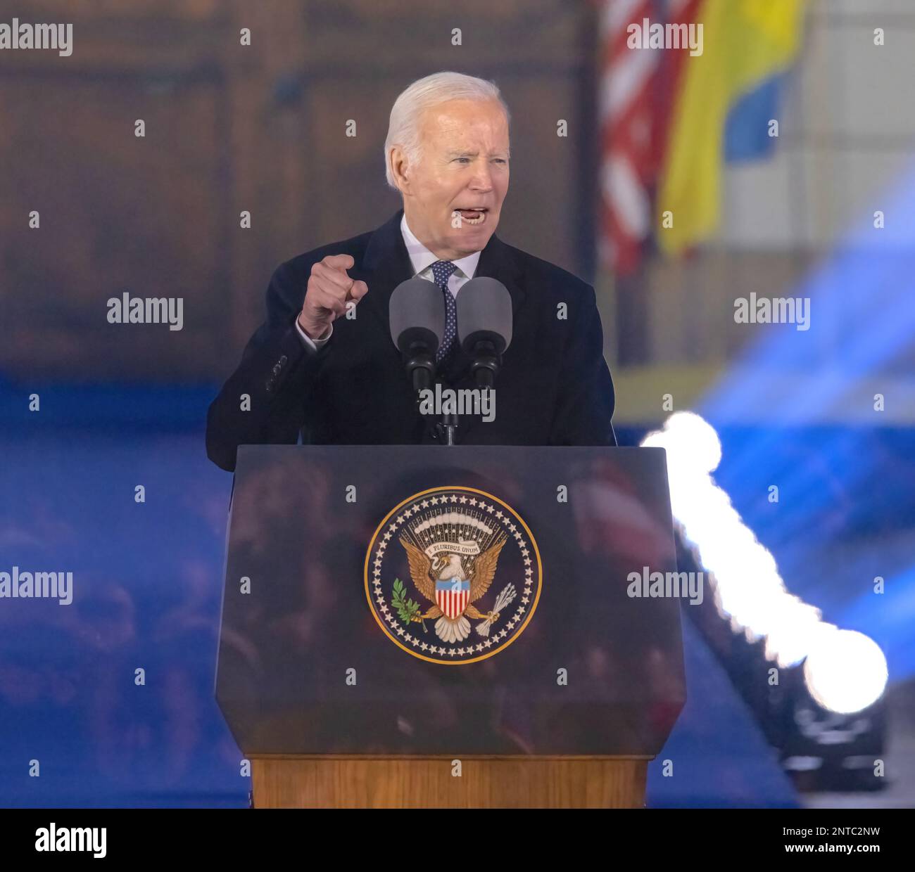 WARSCHAU, POLEN – 21. Februar 2023: Präsident Joe Biden hält in den Gärten der Königlichen Burg in Warschau eine Rede über den Krieg in der Ukraine. Stockfoto