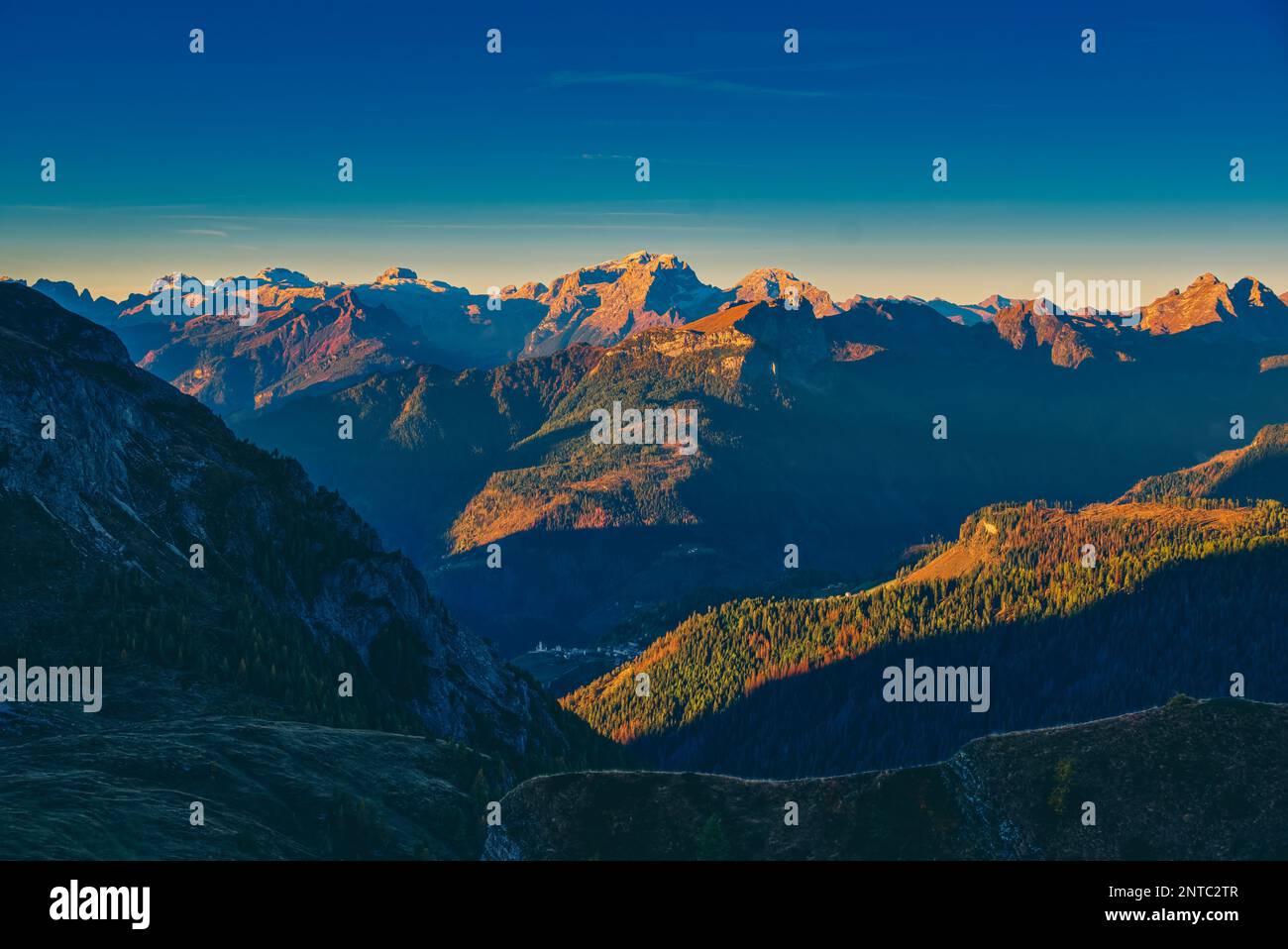 Der Passo di Giau ist ein hoher Bergpass in einer Höhe von 2,238m m (7.342ft ft) über dem Meeresspiegel, der sich in der Provinz Belluno im Regio Veneto befindet Stockfoto