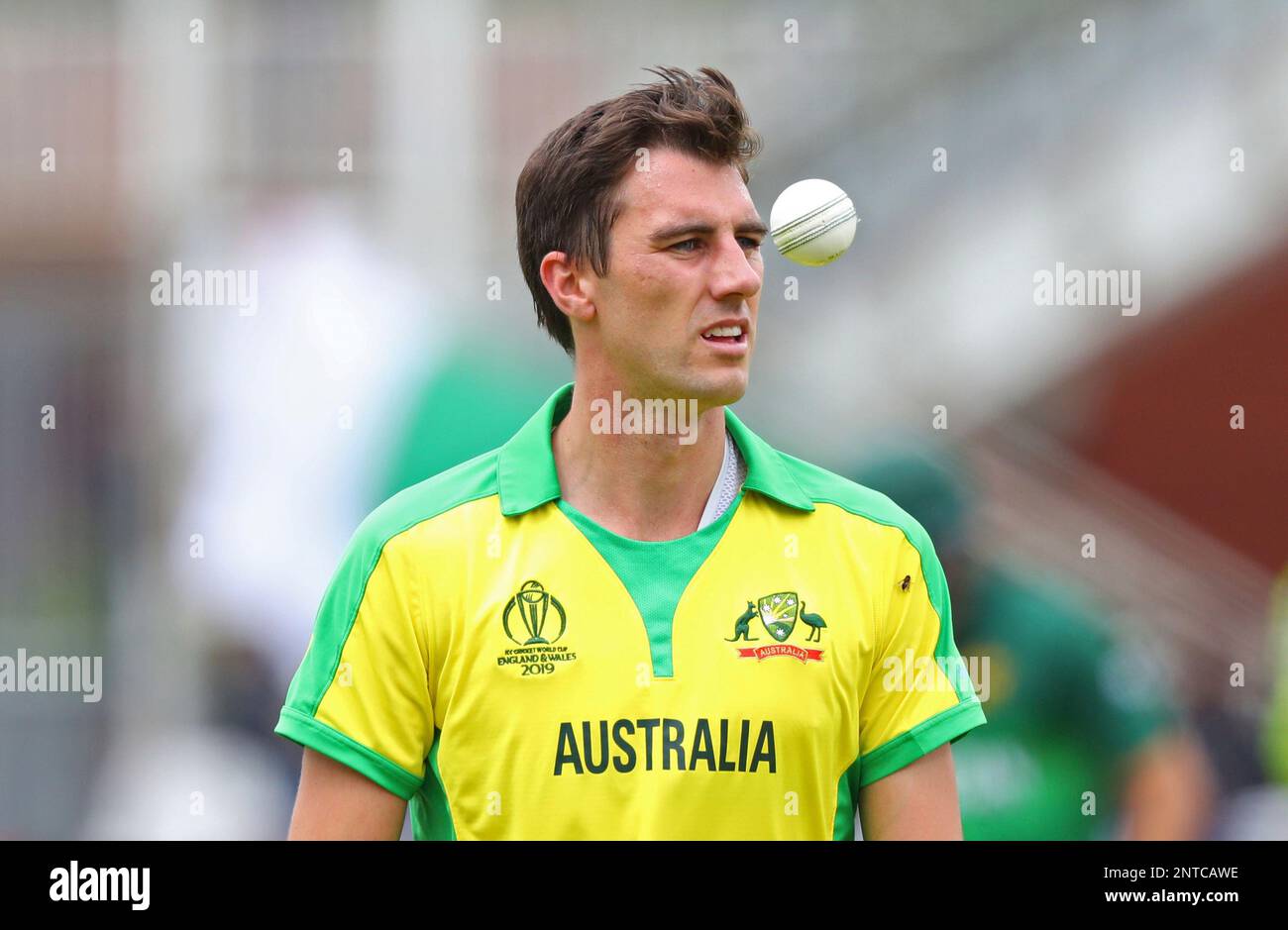 TAUNTON, ENGLAND. 12 JUNE 2019: Pat Cummins of Australia walks back to his bowling mark during the Australia v Pakistan, ICC Cricket World Cup match. at the County Ground, Taunton.(Credit Image: © ESPA Photo Agency/CSM via ZUMA Wire) (Cal Sport Media via AP Images) Stockfoto