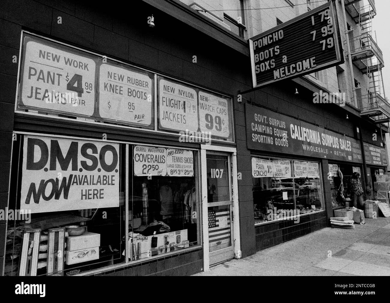 Kalifornischer Überschussmarkt in der Innenstadt von San Francisco, Kalifornien in den 1970er Jahren Stockfoto