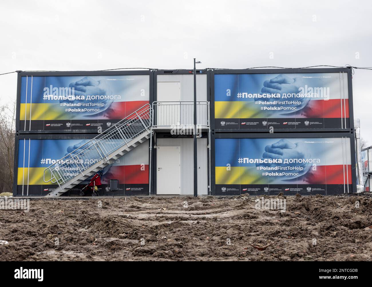 LEMBERG, UKRAINE – 24. Februar 2023: Temporäre modulare Wohnungen für Binnenvertriebene werden in Lemberg gesehen. Stockfoto