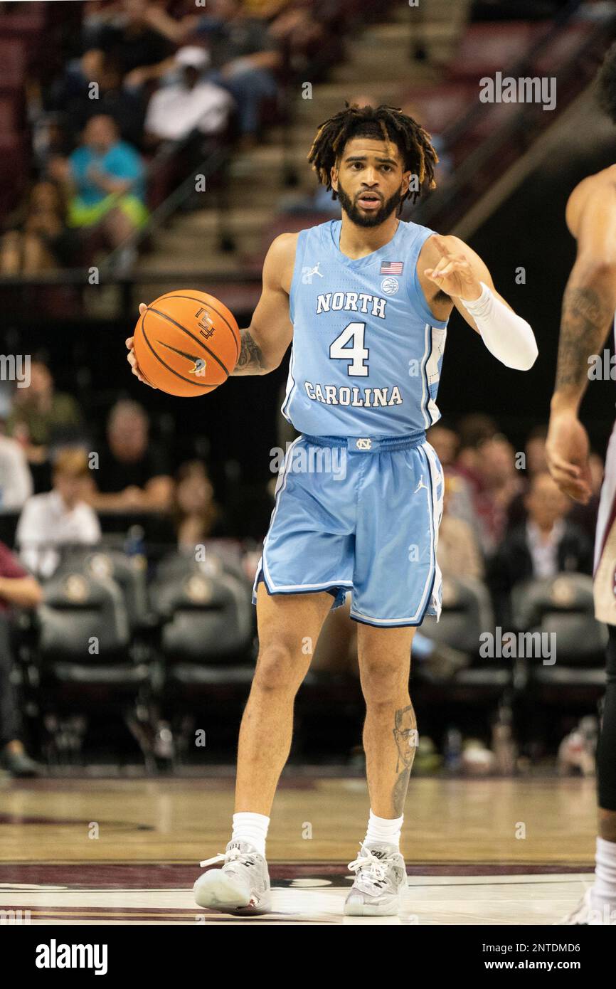 TALLAHASSEE, FL - FEBRUARY 27: North Carolina Tar Heels guard R.J. Davis (4) calls a play during a college basketball game against the Florida State Seminoles at the Civic Center in Tallahassee FL on February 27, 2023.(Photo by Chris Leduc/Icon Sportswire) (Icon Sportswire via AP Images) Stockfoto