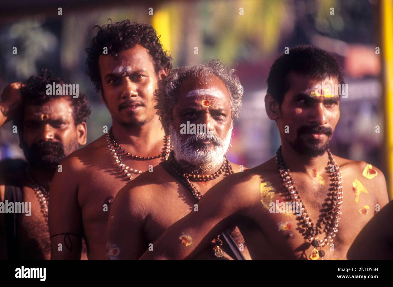Ayyappan Anhänger in einer Schlange, Sabarimala, Kerala, Südindien, Indien, Asien Stockfoto