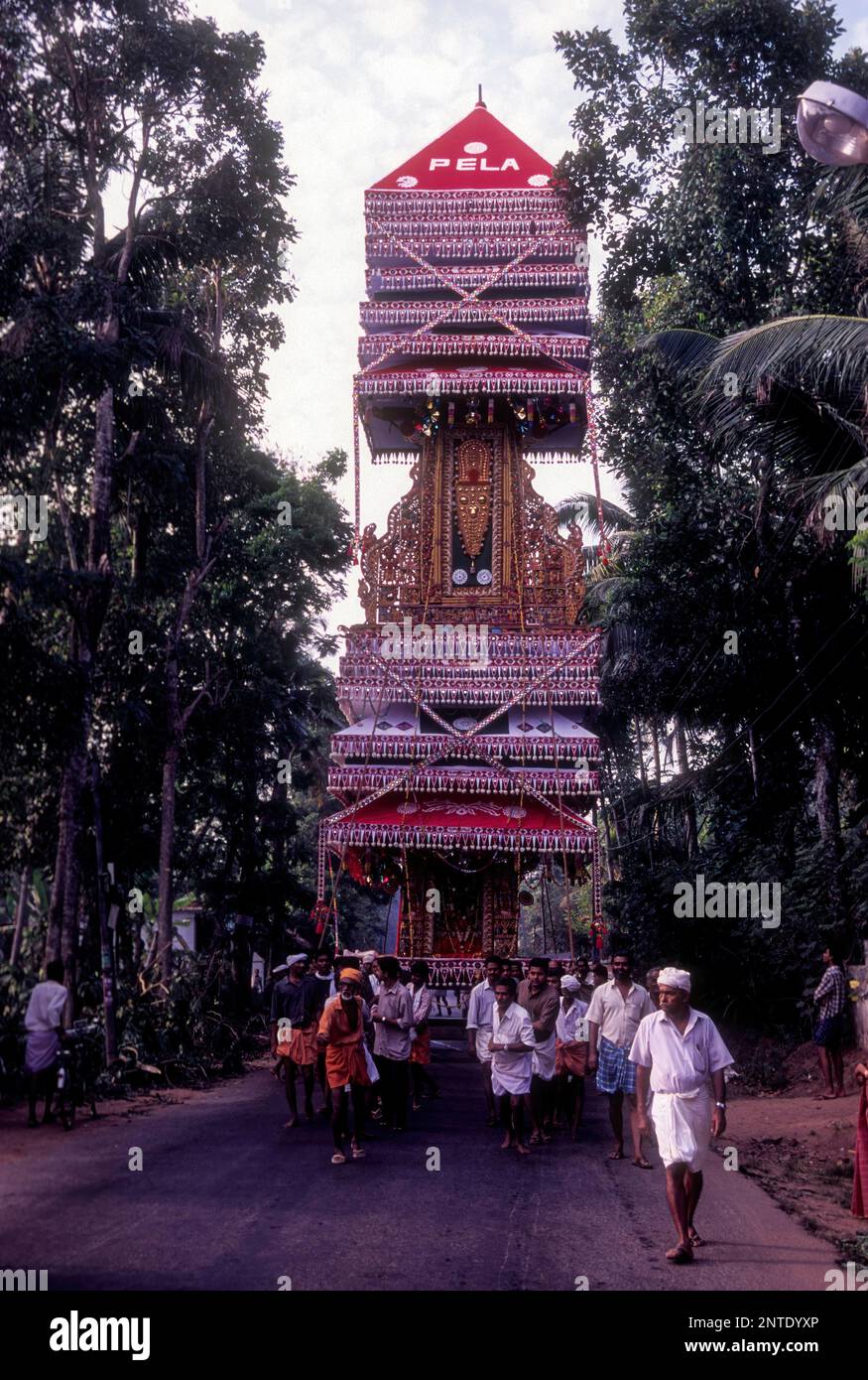 Kettukazhcha Wagenprozession in Chettikulangara Devi Tempel Bharani Festival, Kerala, Südindien, Indien, Asien Stockfoto