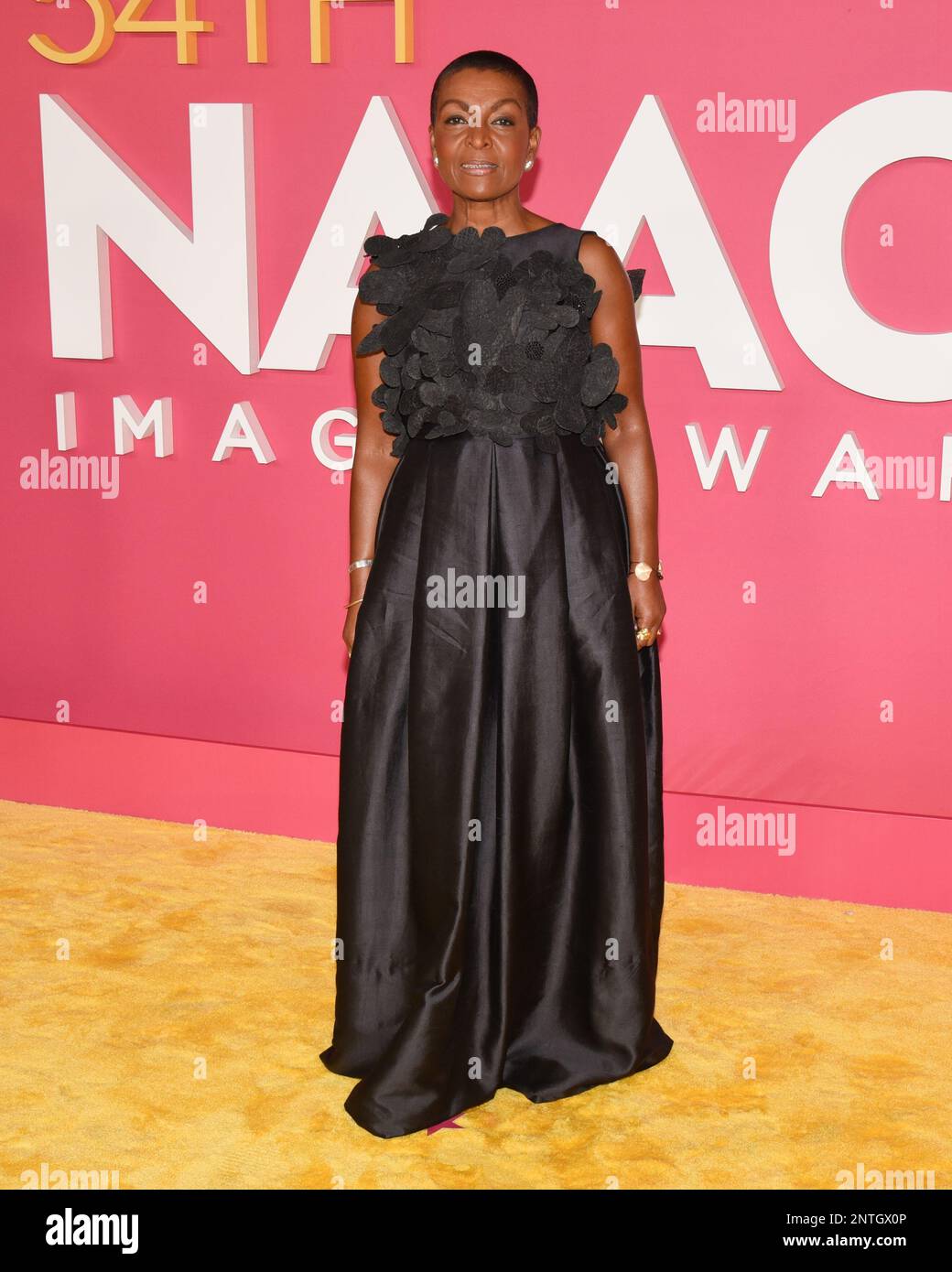 25. Februar 2023, Pasadena, Kalifornien, USA: Adjoa Andoh bei den NAACP Image Awards 54. (Kreditbild: © Billy Bennight/ZUMA Press Wire) NUR REDAKTIONELLE VERWENDUNG! Nicht für den kommerziellen GEBRAUCH! Stockfoto