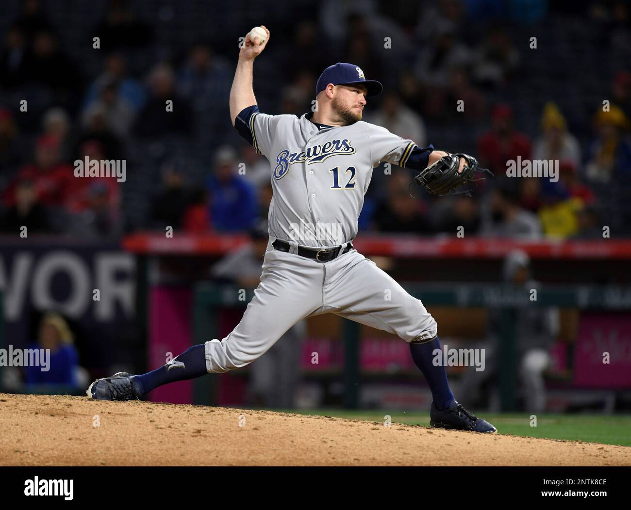 ANAHEIM, CA - APRIL 09: Milwaukee Brewers pitcher Alex Wilson (12) in action during the seventh inning of a game against the Los Angeles Angels played on April 9, 2019 at Angel Stadium of Anaheim in Anaheim, CA. (Photo by John Cordes/Icon Sportswire) (Icon Sportswire via AP Images) Stockfoto