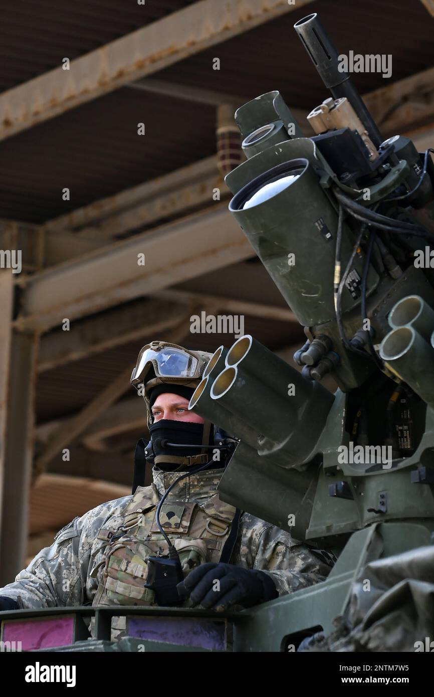 Pocheon, Gyeonggido, Südkorea. 9. Februar 2023. Das 2. Striker Brigade Kampfteam ist die 12. Einheit, die nach Südkorea abwechselnd eingesetzt wird, und die 1. Einheit, die abwechselnd als Striker Brigade eingesetzt wird. 2. Striker Brigade, 1-17. Battalion Qualification Live Fire, 9. Februar 2023, im Rodriguez Live-Fire Complex, Gyeonggi-do. Kredit: USA Marines/ZUMA Press Wire Service/ZUMAPRESS.com/Alamy Live News Stockfoto